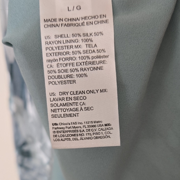 White House Black Market Blue Abstract Blouse - Picture 4 of 5